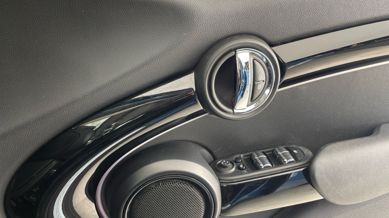 MINI Hatchback 1.5 Cooper Classic 5dr Petrol Hatchback